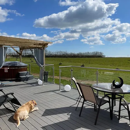 Log With Hot Tub Large Patio Near *