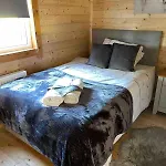 Log With Hot Tub Large Patio Near 펜션 코크