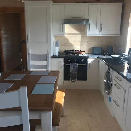 Log With Hot Tub Large Patio Near Hébergement de vacances Cork