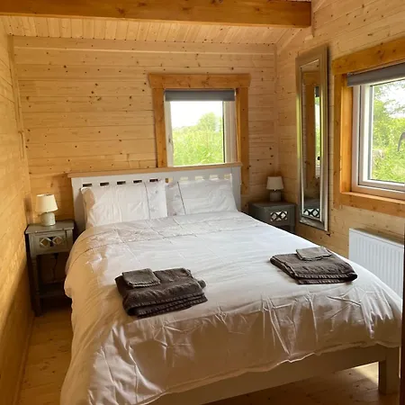 Log With Hot Tub Large Patio Near Holiday home *